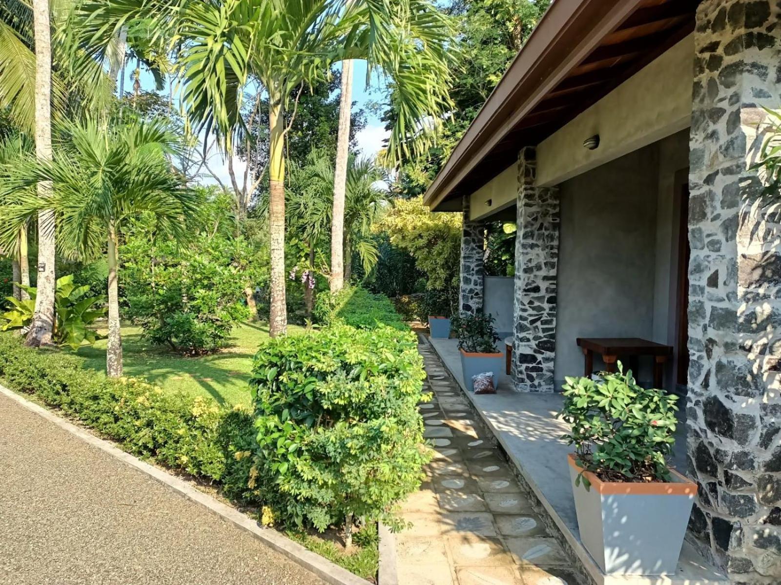 Avalon Village Resort Induruwa Kültér fotó